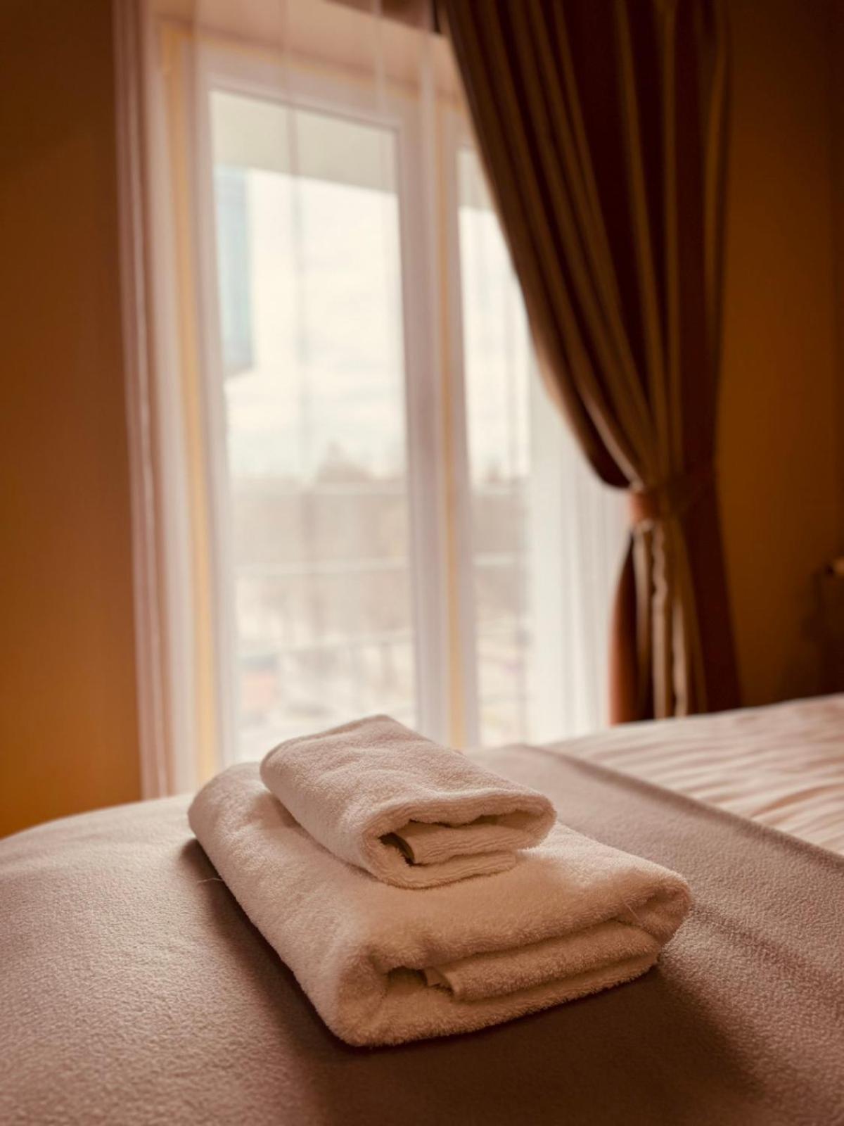 Apart Hotel Avinos Lviv Exterior photo